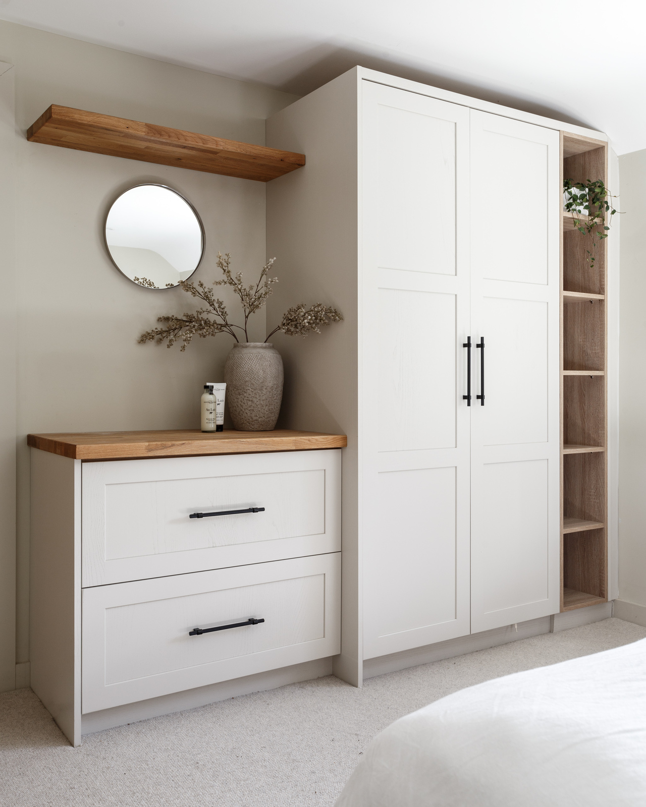 Neutral bespoke wardrobes
